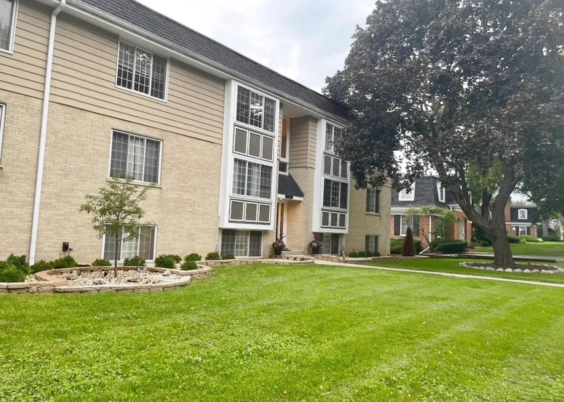 2 bed, 1000 sqft, $1,595 — Photo 3