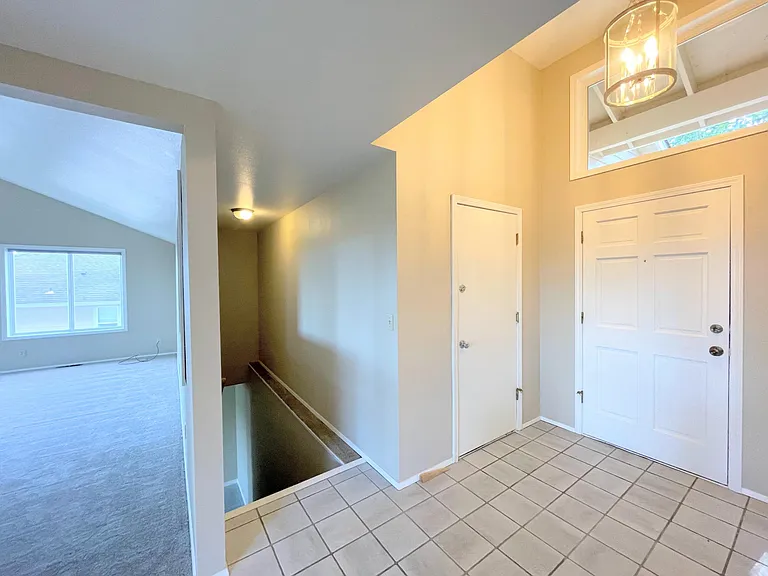 201 E Mountain View Dr — Photo 16