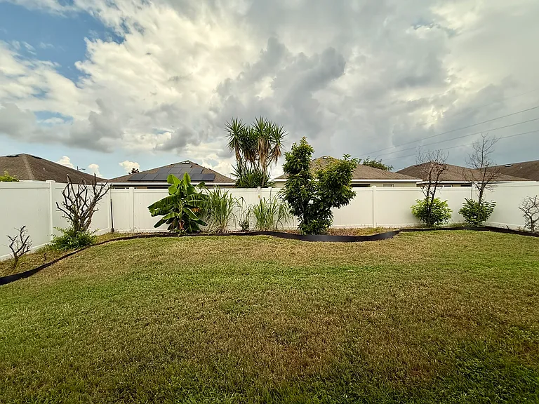811 Krenson Woods Ln — Photo 32
