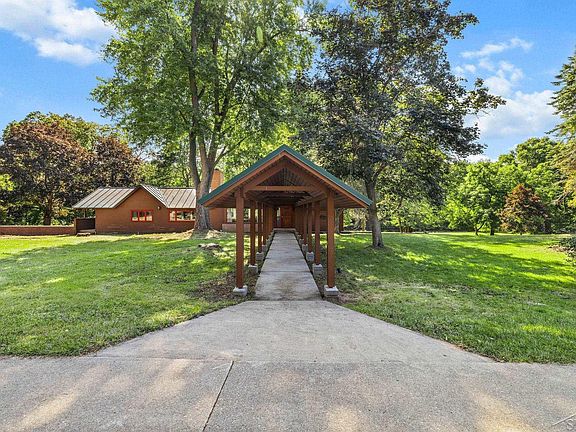 2nd image of 456/458 E Chippewa River Rd