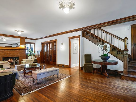 4th image of 735 Columbian Ave