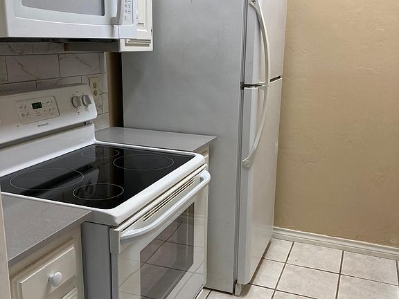 3rd image of 109 E Windsor Dr