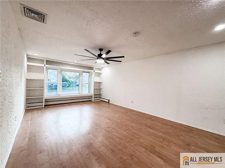 742 Grove Ave — Photo 17