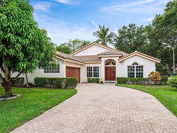 2nd image of 5563 NW 41st Avenue