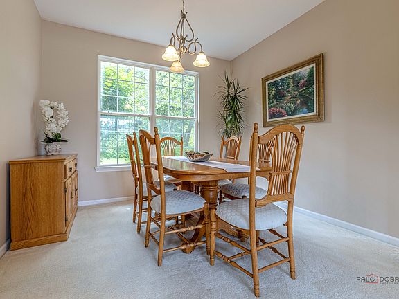 5th image of 220 Meadowlark Cir