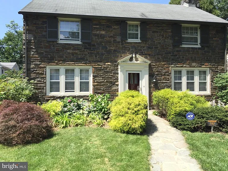510 Monroe Rd — Photo 1