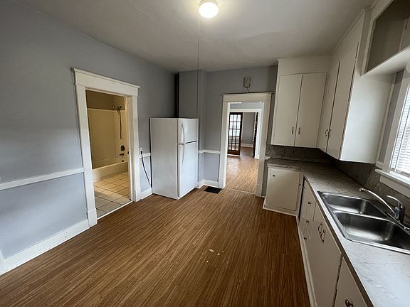 5th image of 727 Sinclair Ave NE #1