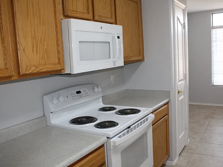 13232 W Desert Ln — Photo 8
