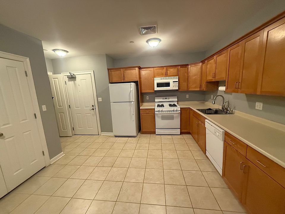 1st image of 328 Centre St #308