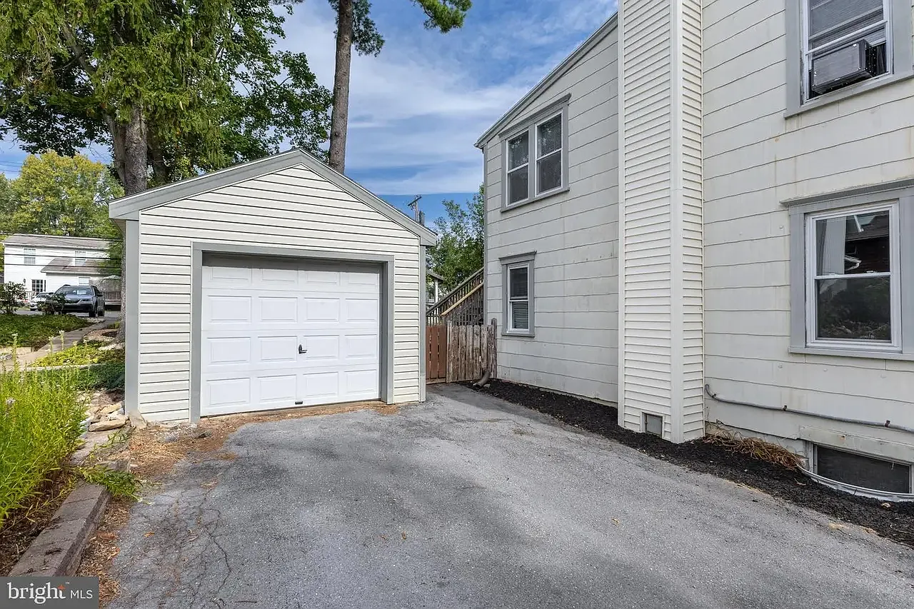 3 bed, 800 sqft, $920 — Photo 3