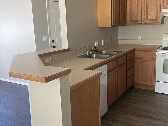 3rd image of 1438 N Bluff Pl #202