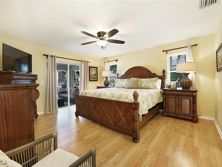 4138 SW 5th Ave — Photo 14