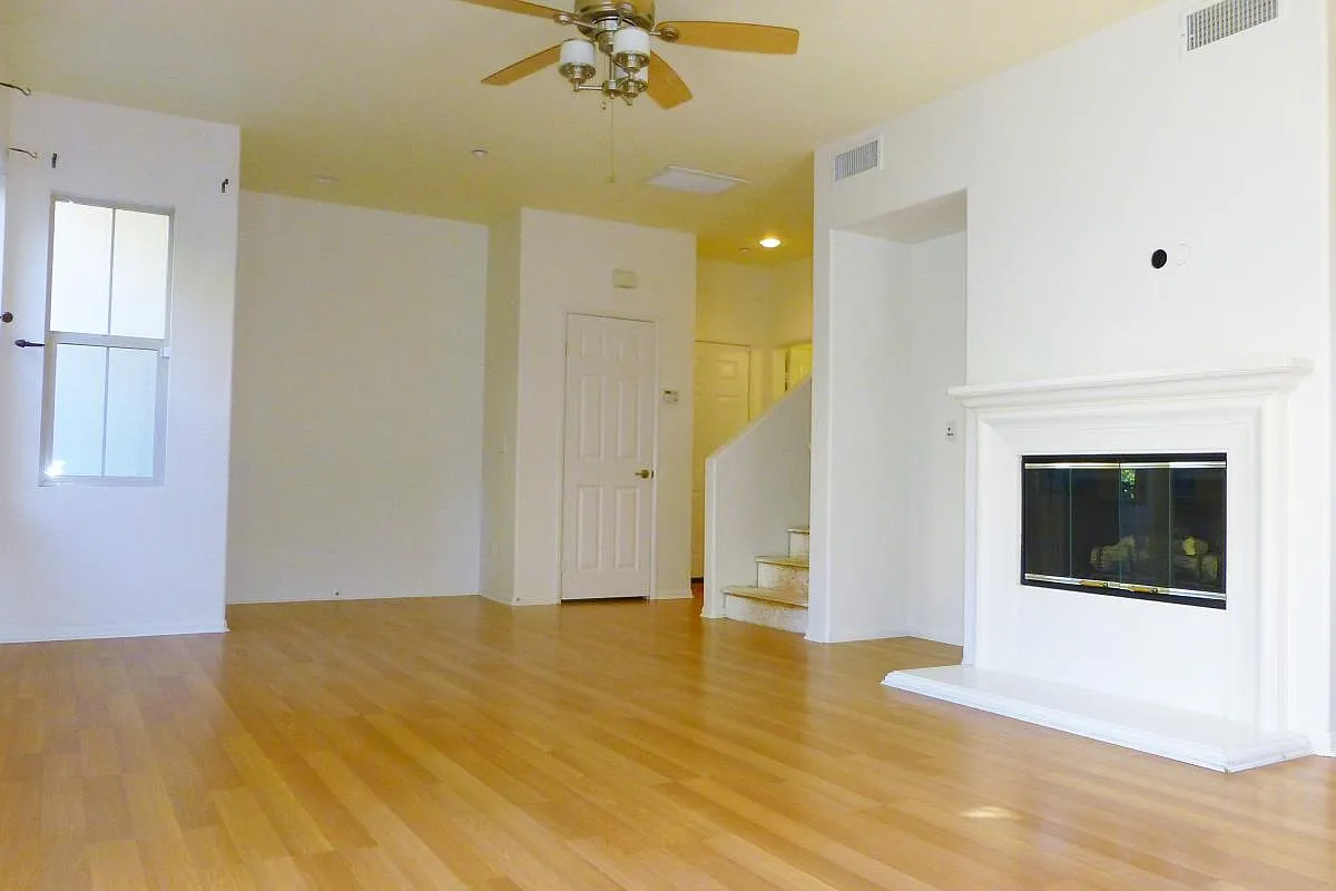 2 bed, 2.5 bath, 1210 sqft, $3,800 — Photo 2