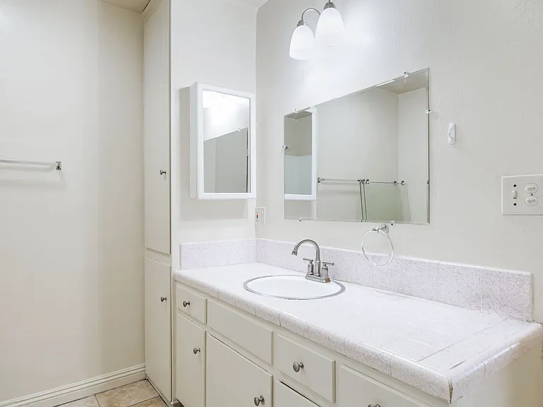 Golden Date Apartments — Photo 9