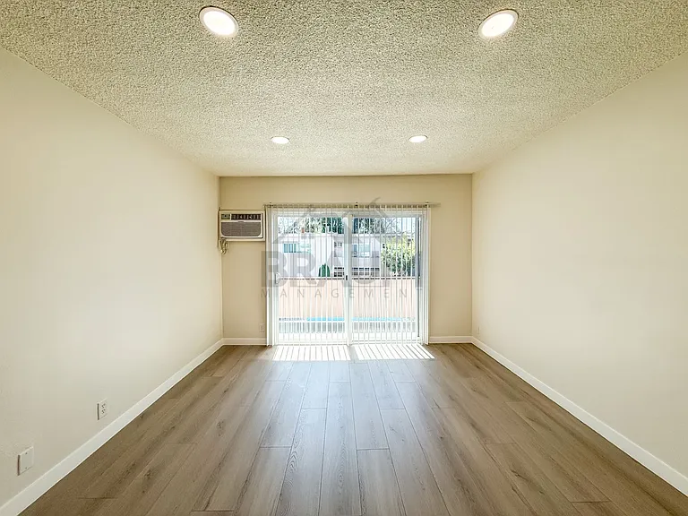 SEPULVEDA — Photo 21