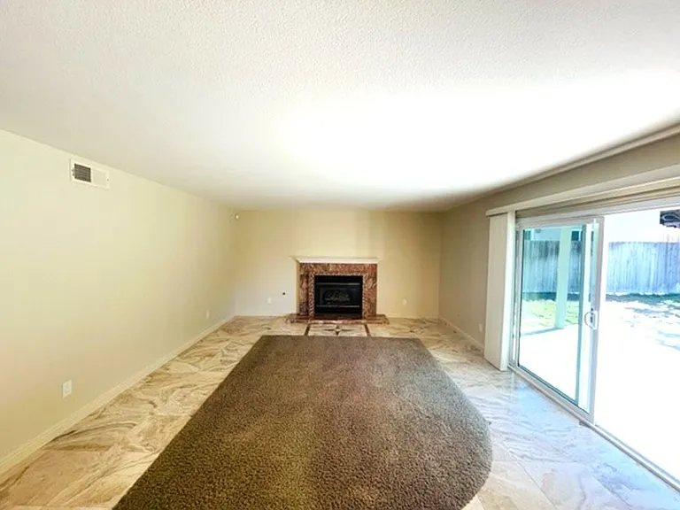 526 Trailridge Dr — Photo 6