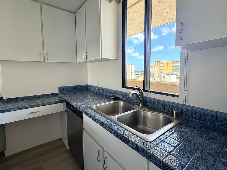 2121 Ala Wai Blvd #1702 — Photo 10