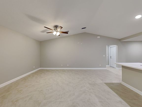 4th image of 1083 SW Aurelia Ave