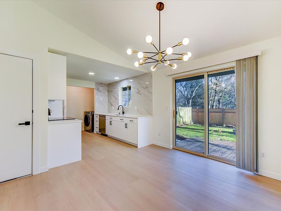 Kitchen & Dining - 212