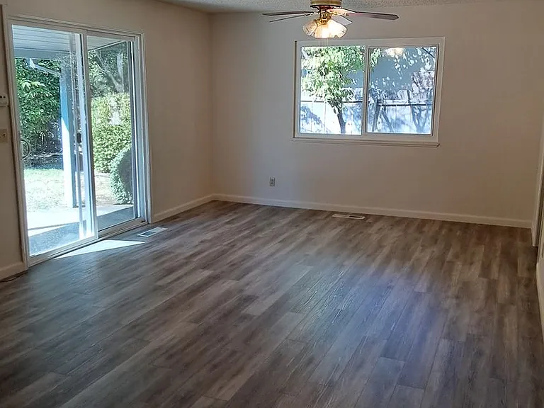 938 W 12th Ave — Photo 21