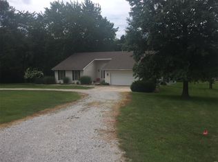 2636 E Fork Dr, Vandalia, IL 62471