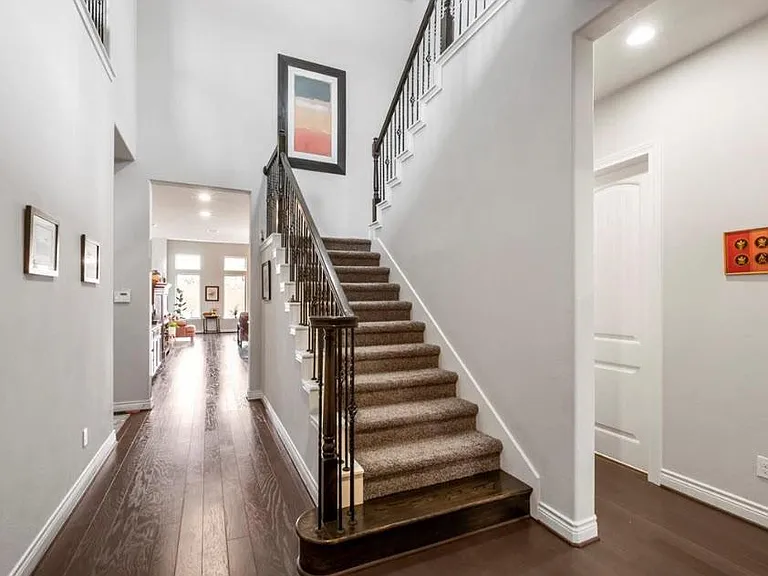 5231 Pickford Grv — Photo 4