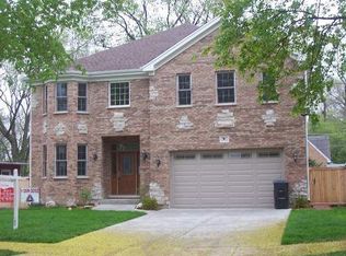161 Coolidge Ave, Libertyville, IL 60048