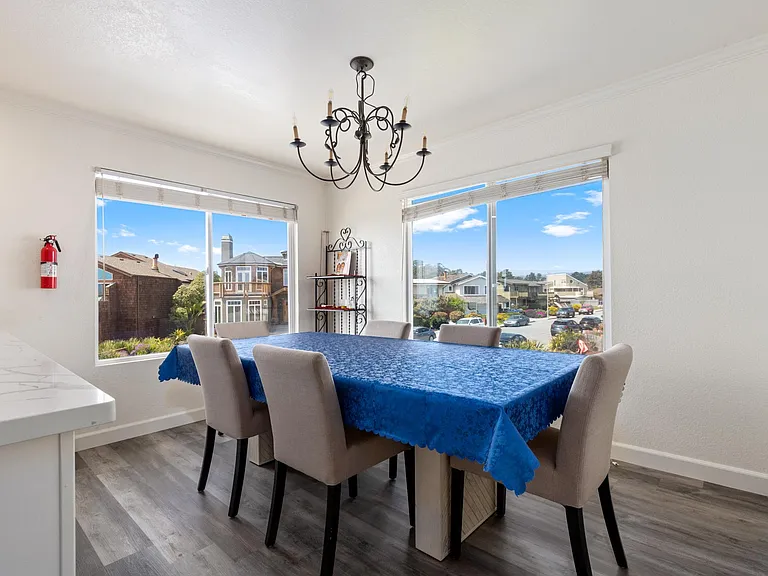 2124 W Cliff Dr — Photo 12