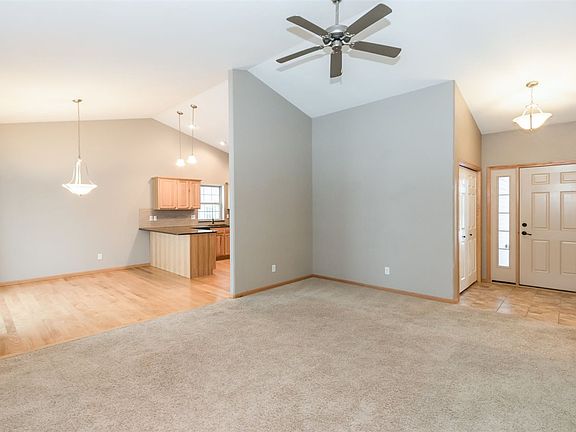 4th image of 750 Berkshire Ln
