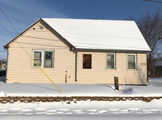 229 3rd Ave SW, Dickinson, ND 58601