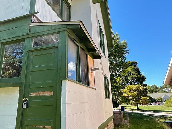 3rd image of 349 S Wood St #4