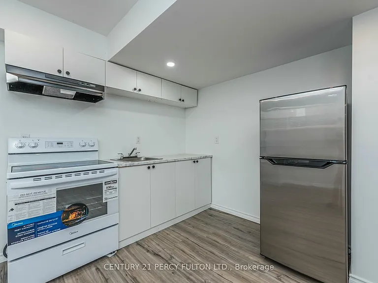 1 Cragg Cres #BASEMENT — Photo 8