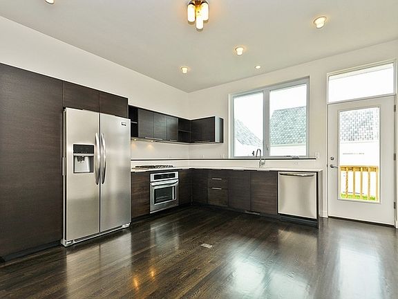 3rd image of 3706 N Milwaukee Ave
