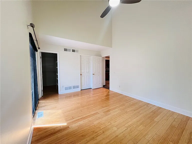 131 Broxbourne Dr — Photo 5