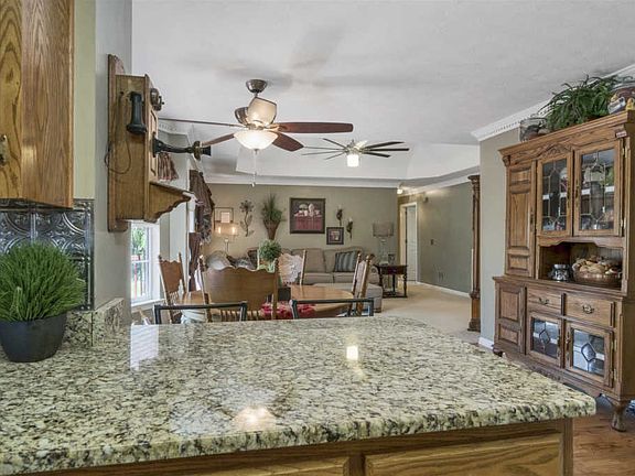 5th image of 308 Winston Dr