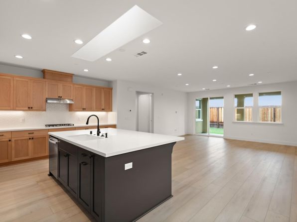 2171 White Oak Dr, Hollister, CA 95023
