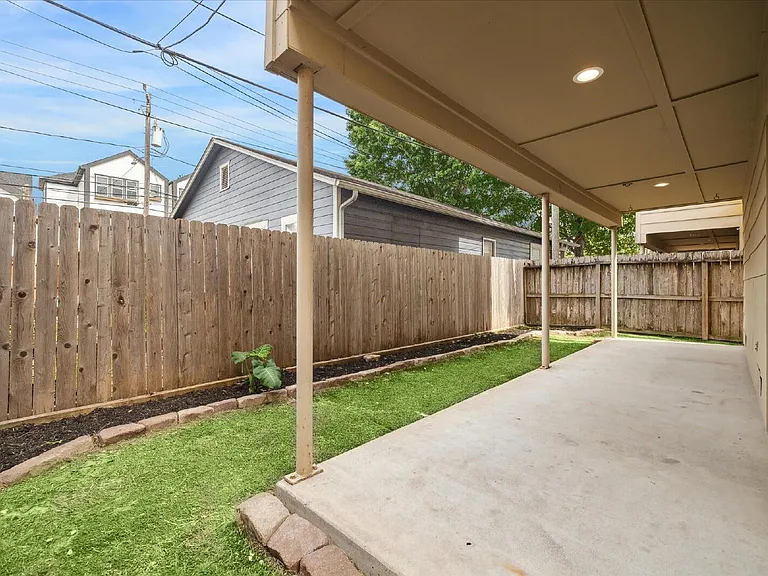1105 W 21st St #B — Photo 23