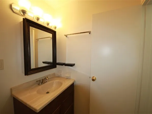 140 County Rd APT 205, Tenafly, NJ 07670