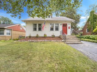 203 W Burlington St, Riverside, IL 60546