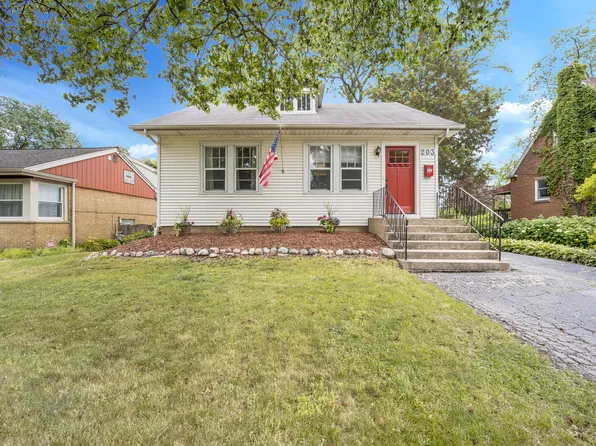 203 W Burlington St, Riverside, IL 60546