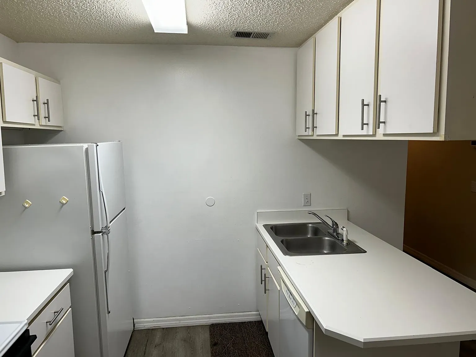 2 bed, 864 sqft, $1,495 — Photo 2