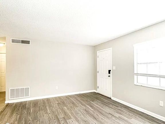 3rd image of 664 Fox Plains Dr