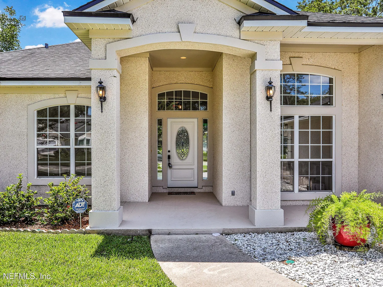4 bed, 2.0 bath, 1881 sqft, $2,695 — Photo 4