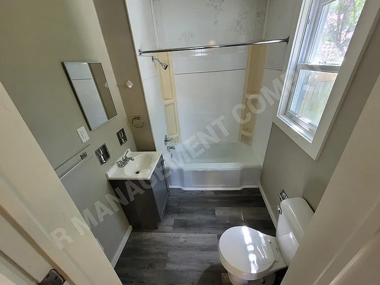 1147 7th Ave — Photo 5