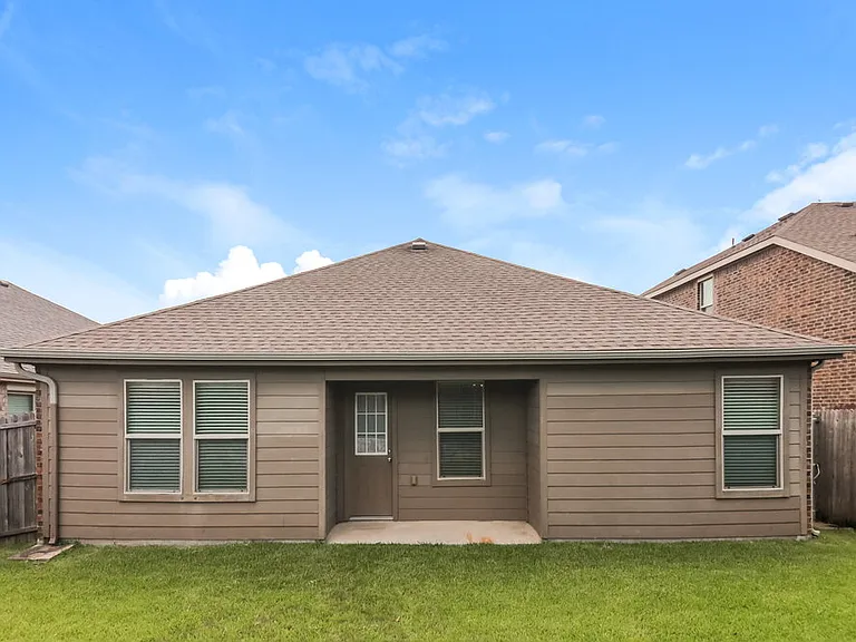2116 Meadow View Dr — Photo 16