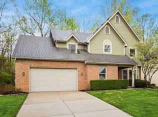 216 Woodedge Cir W, Powell, OH