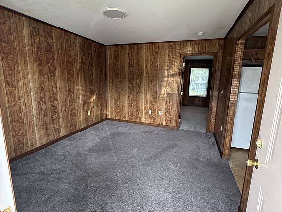 3rd image of 2048 Railroad St #1