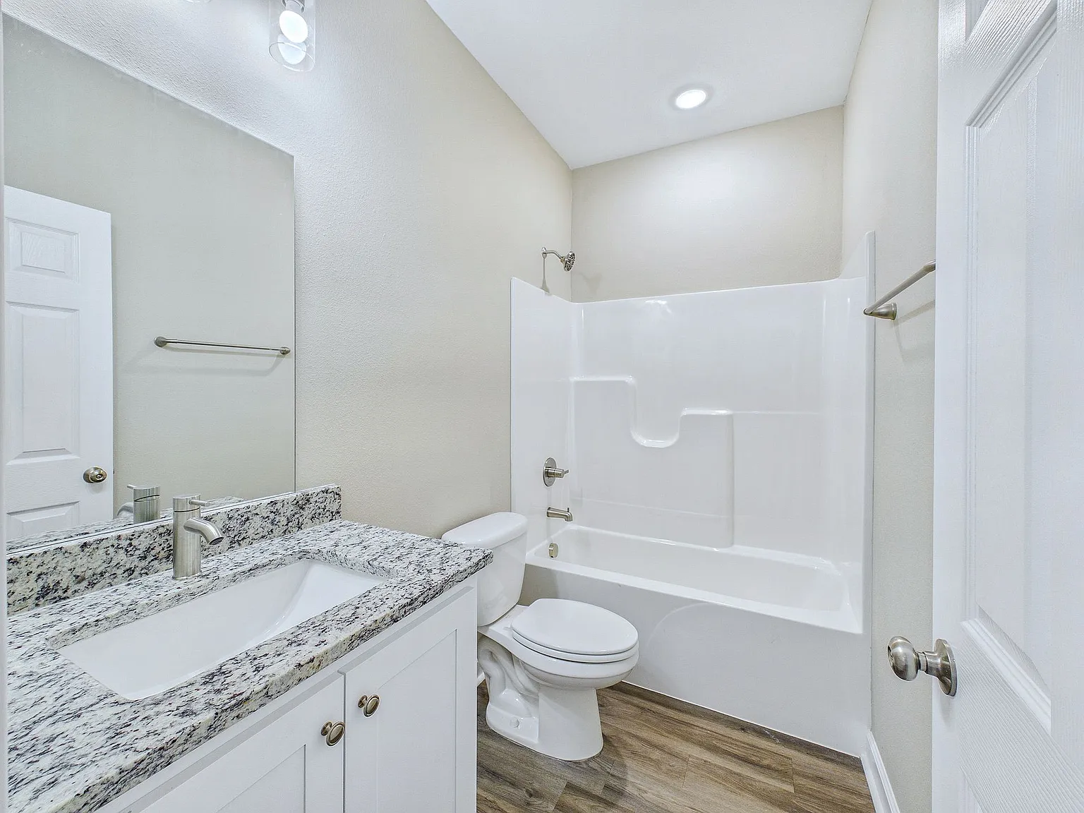 832 Pine Tree Rd — Photo 2