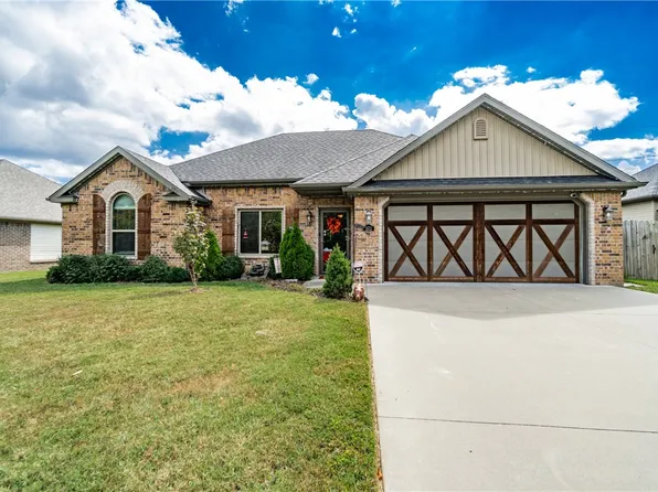 371 Lucian Ln, Springdale, AR 72764