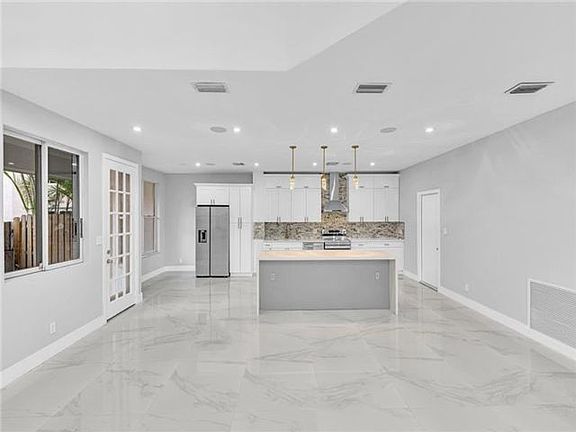 3rd image of 1610 NE 1st St APT 1